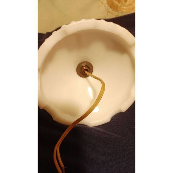 Vintage hobnail milk glass table/bed lamp 14 inches high 6 in wide in excellent - Picture 3 of 8